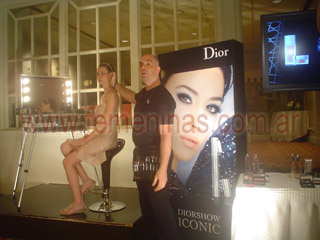 Pablo Schenfeld Maquillador de Dior dando algunos tips para el maquillaje estilo romantico